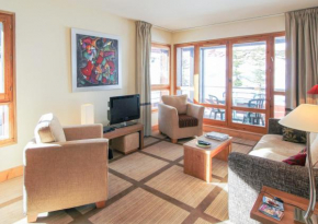 Spacious Family 2-bed, 2-bath with parking, private piste